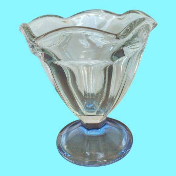 Vtg Unusual Anchor Hocking 4” Tulip Ice Cream Cups Set Of 6 Clear Cup Blue Base - Picture 3 of 13
